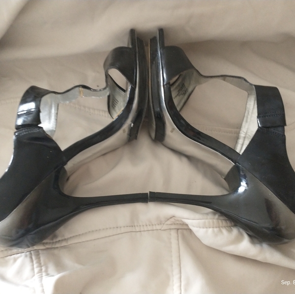 Jessica Simpson Patent Leather Black Stilettos - Picture 3 of 7